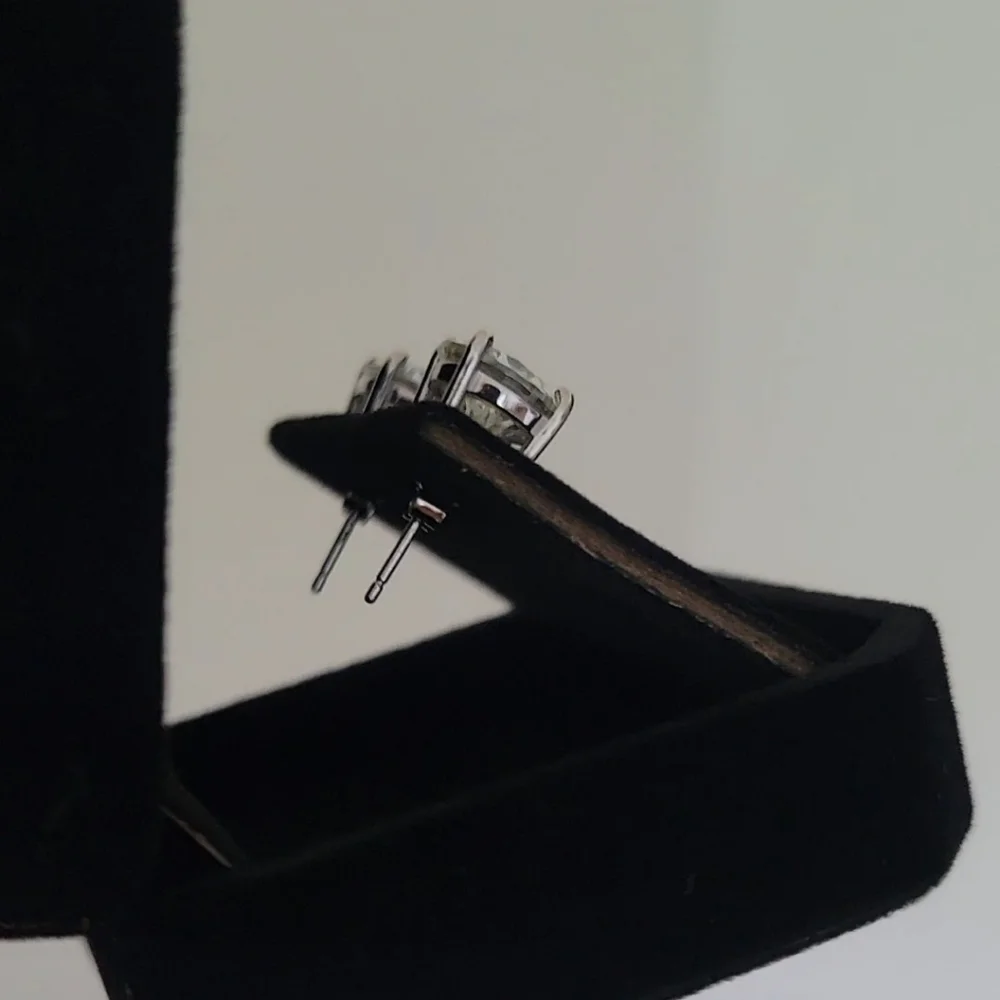 Elegant 6ct Certified Moissanite Silver Stud Earrings - Picture 4 of 8